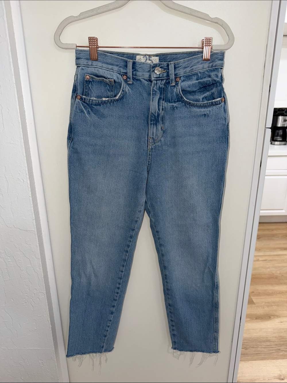 We the Free Light Blue High-Rise Cropped Jeans lite distressed 25